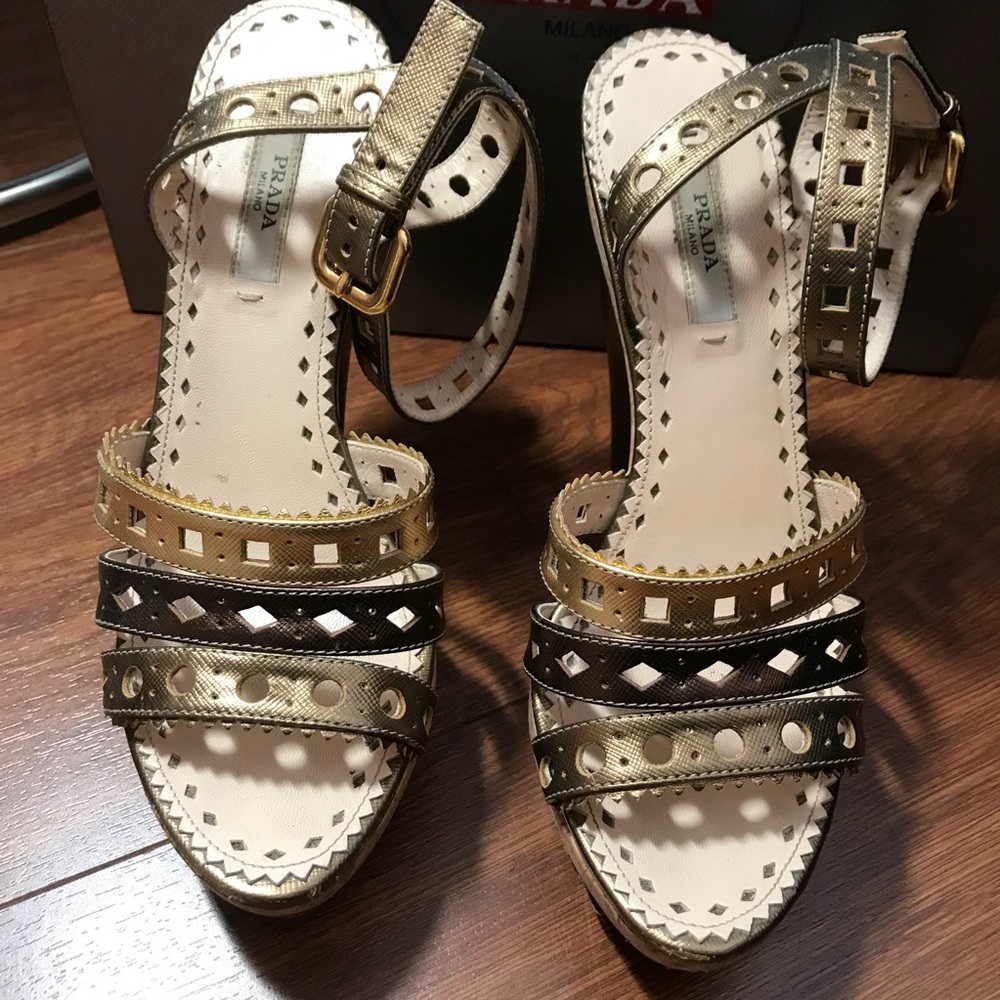 Prada gold heals